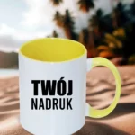 żółty kubek z własnym nadrukiem